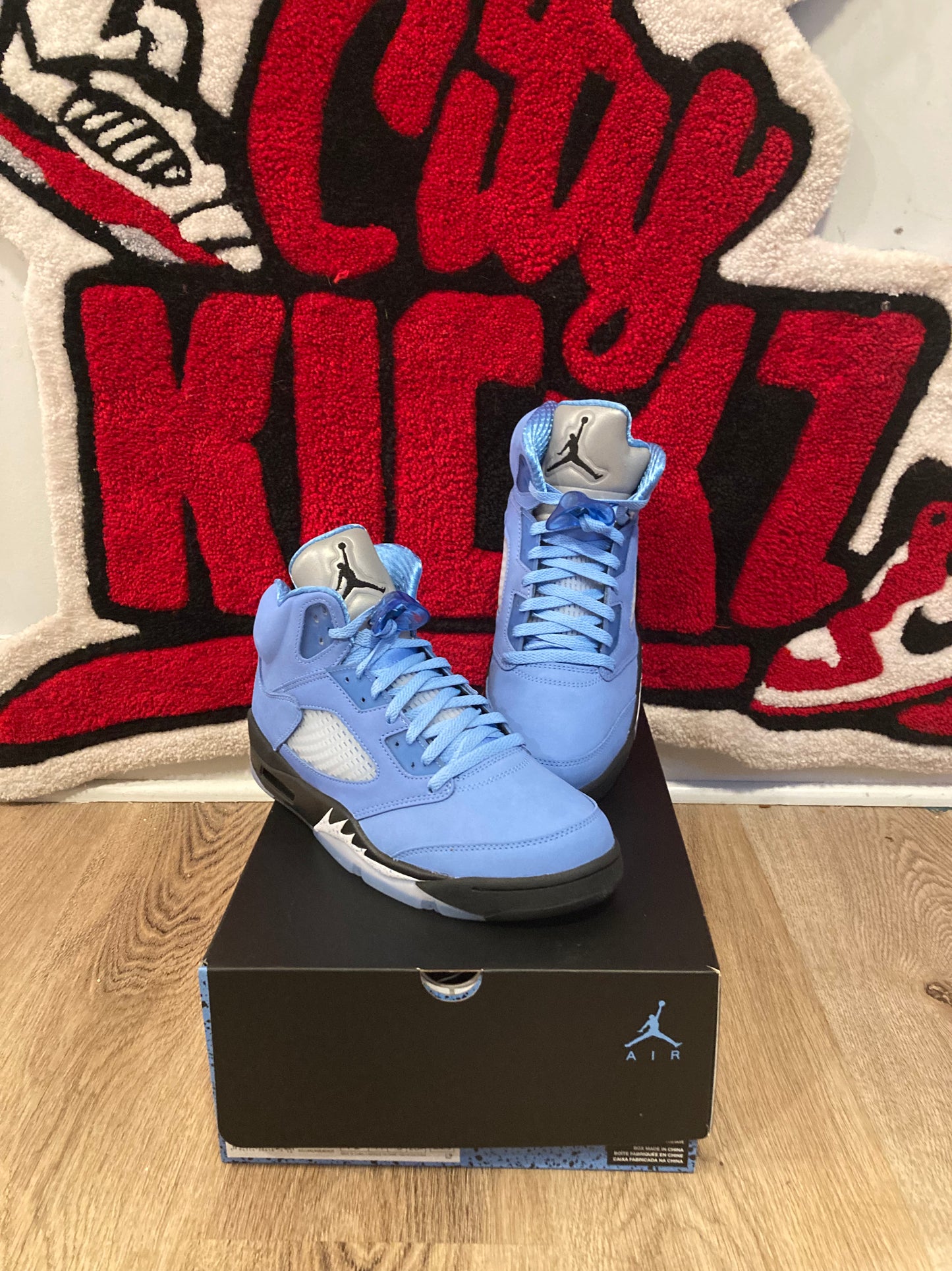 “UNC” RETRO 5